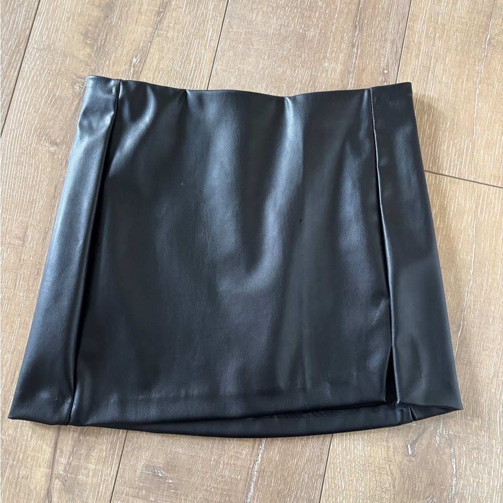 Elegant Black Leather Skirt